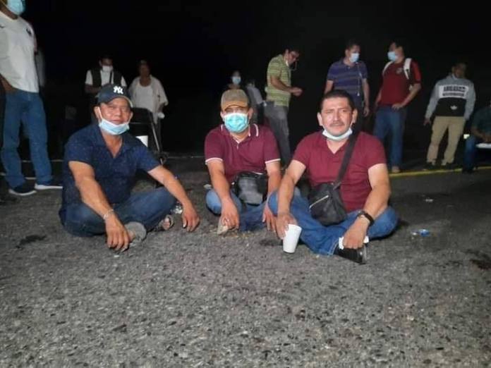 Presidentes morenistas encabezan bloqueo en el Istmo.